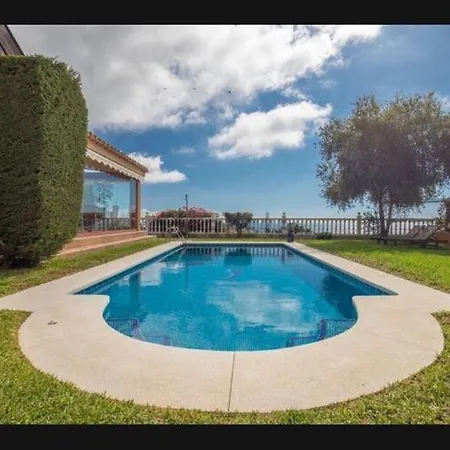 Lavish In With Swimming Pool וילה מאלגה