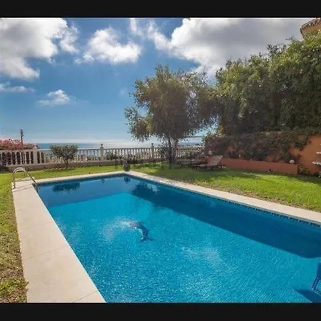 Lavish In With Swimming Pool * מאלגה