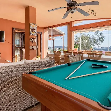 Lavish In With Swimming Pool * מאלגה